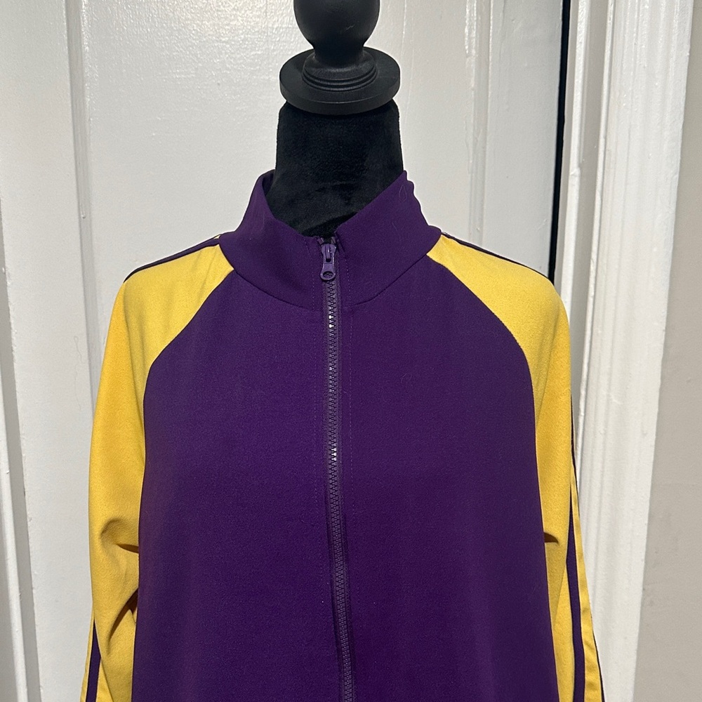 💛Zip-Up Track Jacket💛 - Picture 2 of 9
